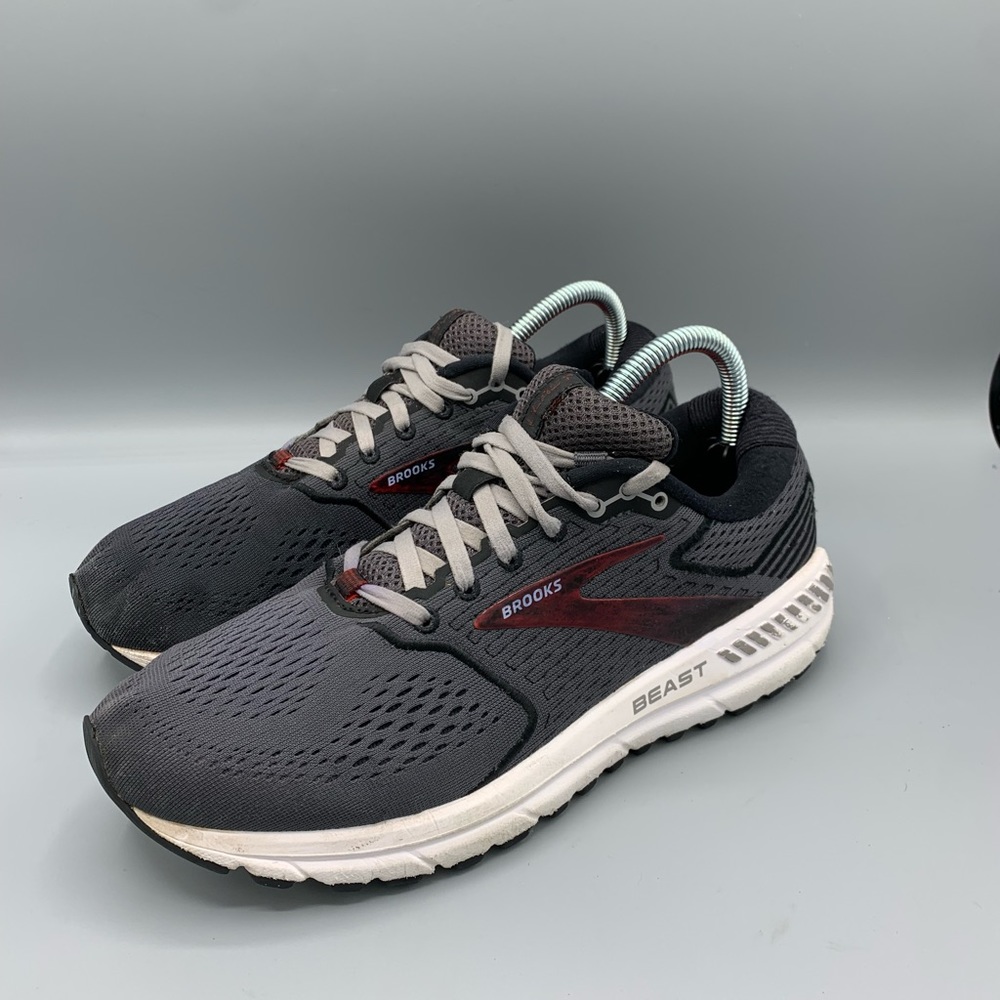 BROOKS Beast 18 Mens Athletic Sneaker 8 wide 2E Running Walking Black